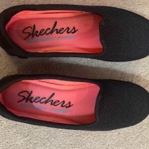 Skechers women black slip on shoes